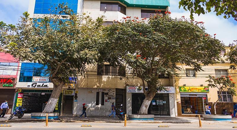 VENTA DE OFICINA 2° PISO EN AV. BALTA - CENTRO DE CHICLAYO